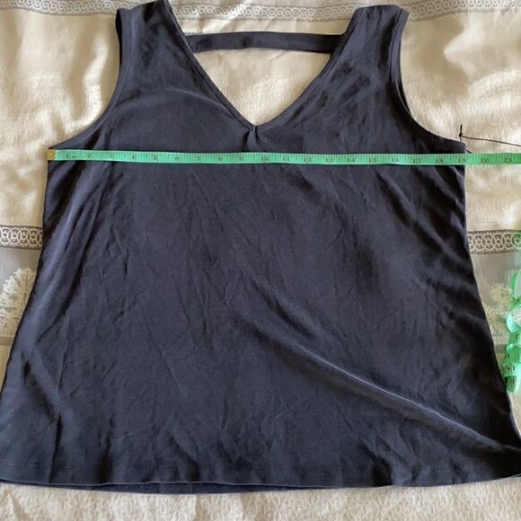 Tahari Sexy Top    - Picture 5 of 6